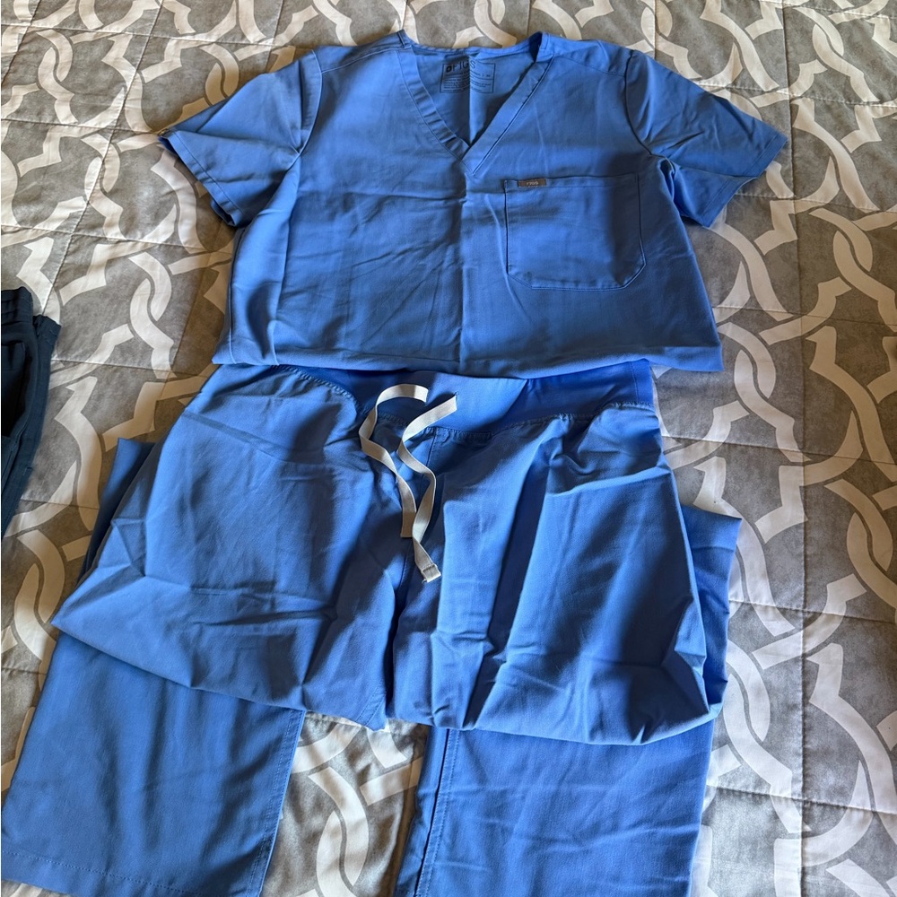 FIGS ceil scrub set M